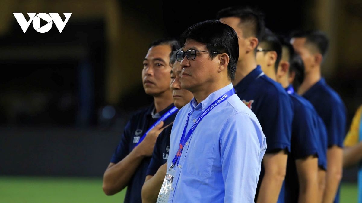HLV Ninh Bình FC nói điều bất ngờ về GĐKT Vũ Tiến Thành